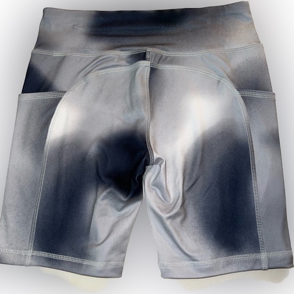 Athletic Works Girls Bike Shorts, Multi Color Black & White - Picture 2 of 4